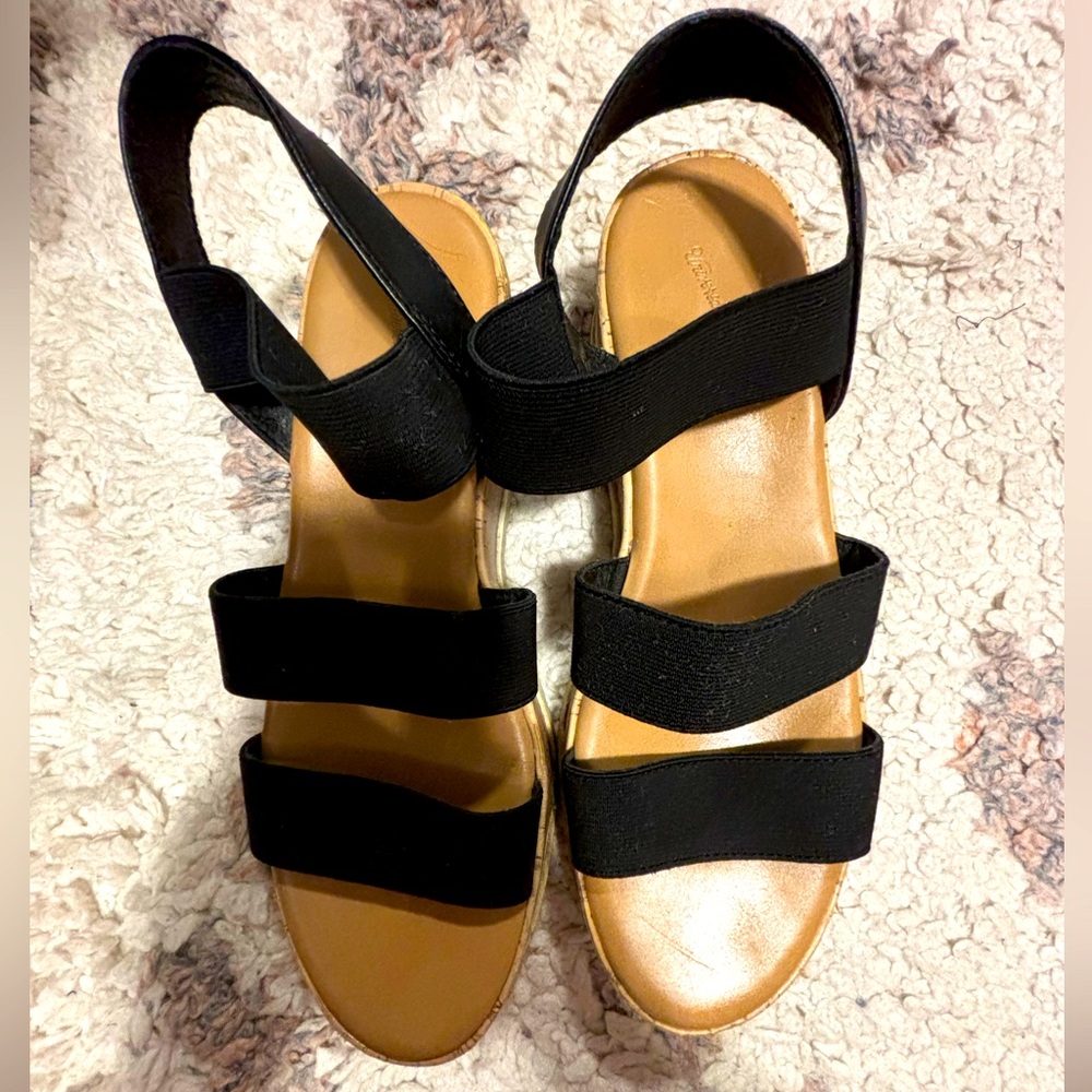 Universal Thread Sandals